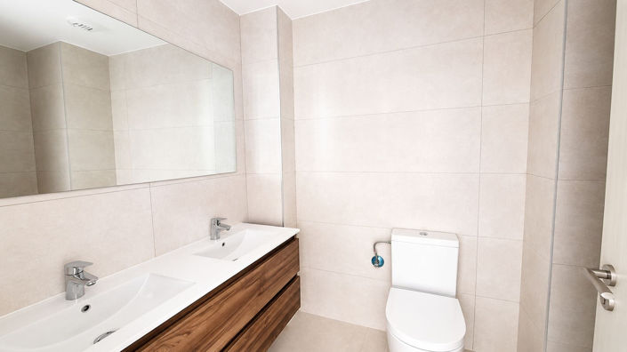 Image No.10-2 Bed Property for sale