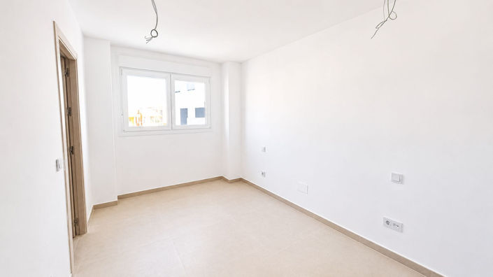 Image No.8-2 Bed Property for sale