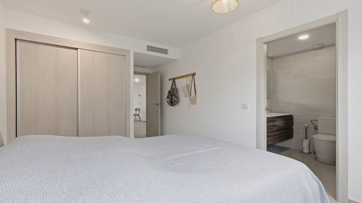 Image No.15-2 Bed Property for sale