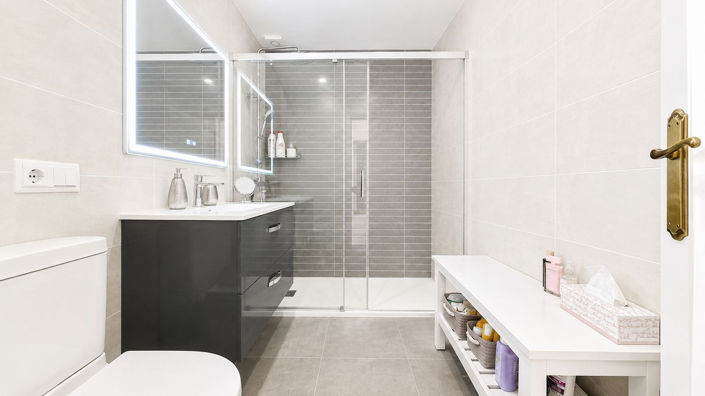 Image No.17-2 Bed Property for sale