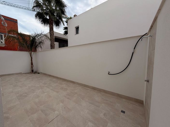 Image No.25-2 Bed Apartment for sale