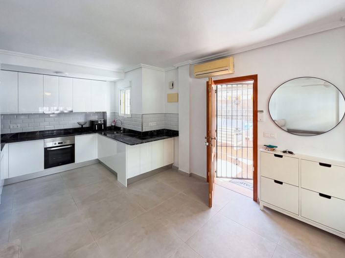 Image No.9-3 Bed Townhouse for sale