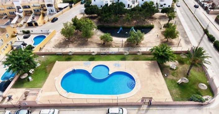 Image No.4-2 Bed Property for sale