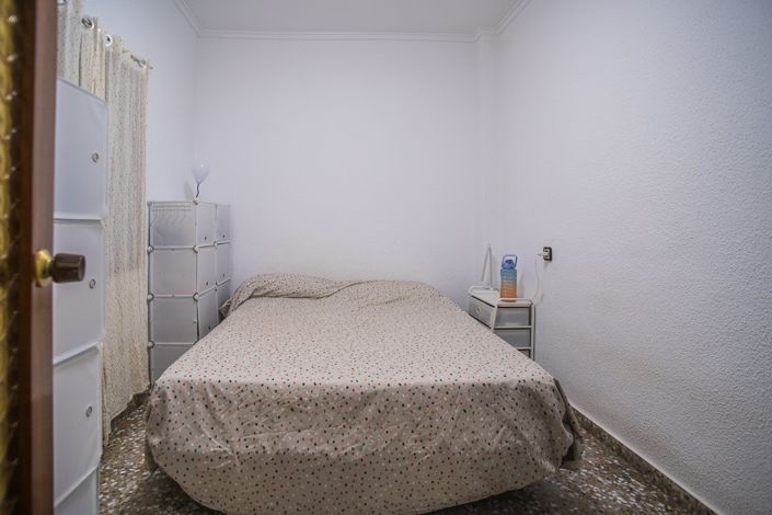 Image No.10-4 Bed House for sale