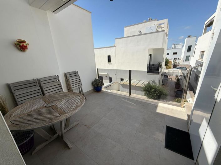 Image No.25-3 Bed Apartment for sale