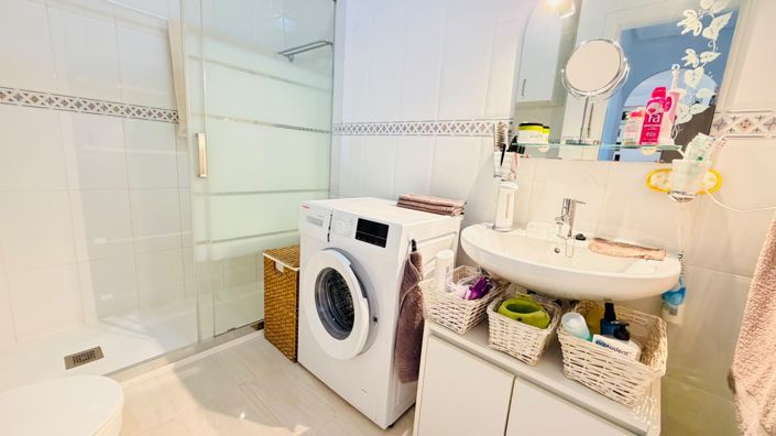Image No.9-2 Bed Property for sale