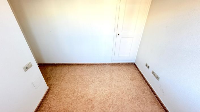 Image No.18-3 Bed Property for sale