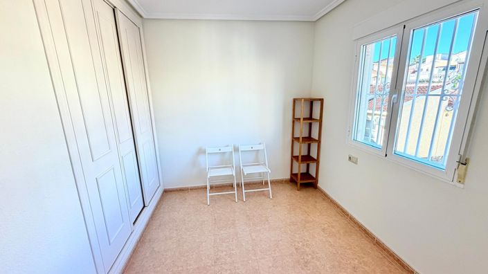 Image No.26-3 Bed Property for sale