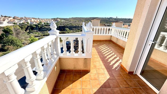 Image No.28-3 Bed Property for sale