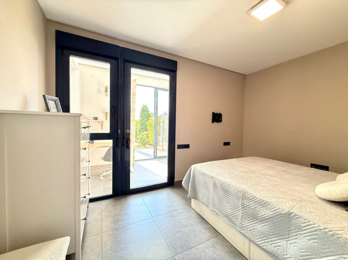 Image No.38-2 Bed Apartment for sale