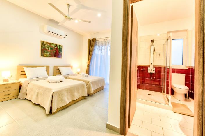 Image No.22-4 Bed Villa / Detached for sale