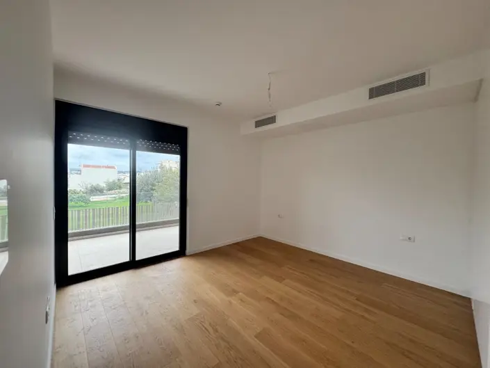 Image No.13-2 Bed Maisonette for sale