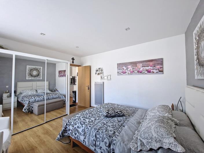 Image No.24-3 Bed House for sale