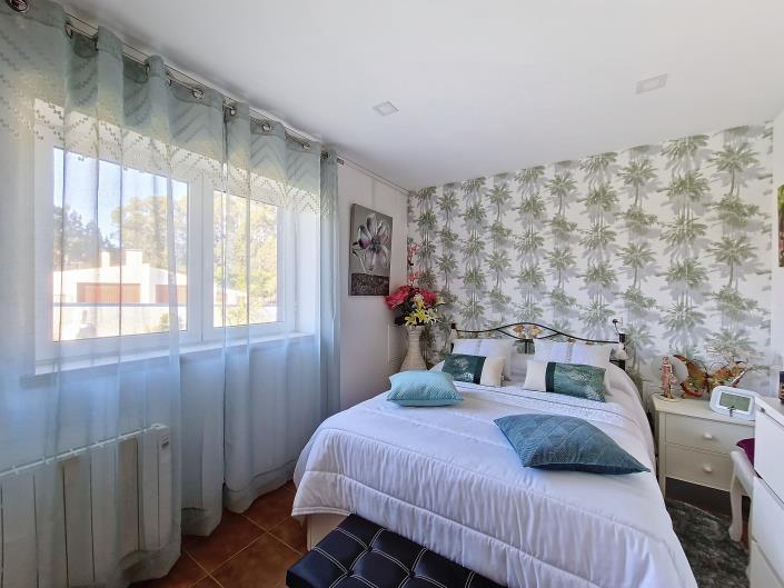 Image No.25-3 Bed House for sale