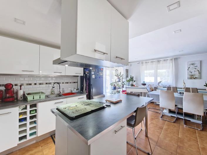Image No.21-3 Bed House for sale