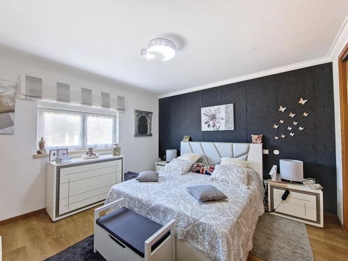 Image No.12-3 Bed House for sale