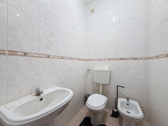 Image No.4-1 Bed Commercial for sale