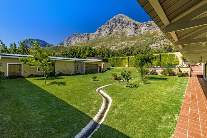 Image No.2-4 Bed Country Property for sale