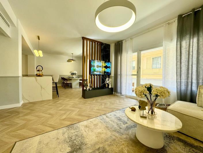 Image No.25-4 Bed Apartment for sale