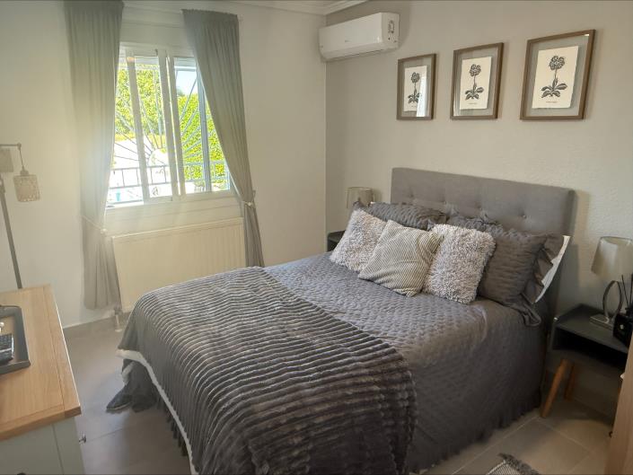 Image No.12-4 Bed Villa / Detached for sale