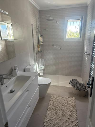 Image No.13-4 Bed Villa / Detached for sale