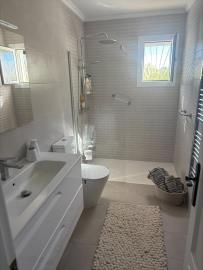 suite-bathroom