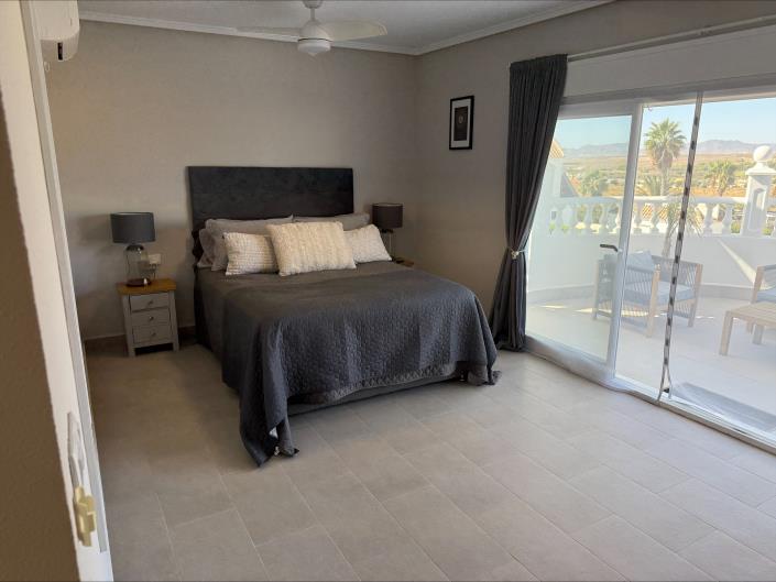 Image No.18-4 Bed Villa / Detached for sale