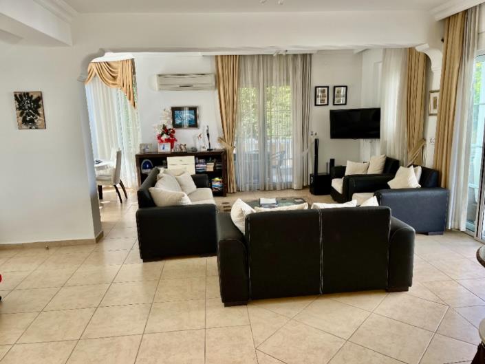 Image No.8-3 Bed Villa / Detached for sale