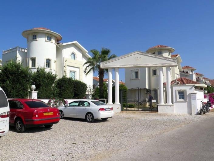 Image No.14-3 Bed Villa / Detached for sale