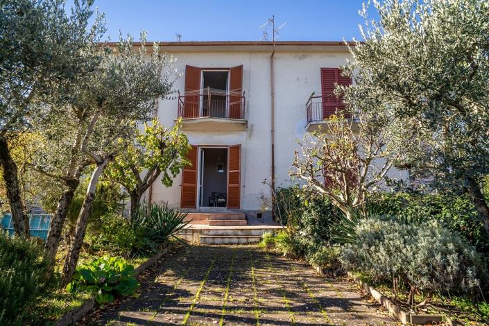 Image No.11-2 Bed Townhouse for sale