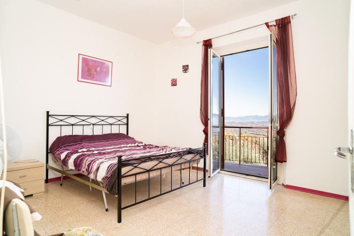 Image No.16-2 Bed Townhouse for sale