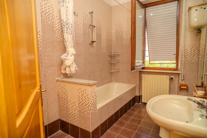 Image No.17-6 Bed Villa / Detached for sale