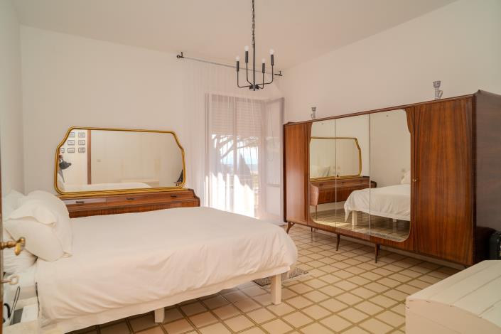 Image No.28-6 Bed Villa / Detached for sale