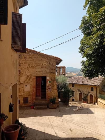 Image No.17-2 Bed Townhouse for sale