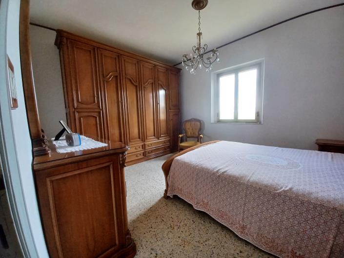 Image No.3-4 Bed Farmhouse for sale