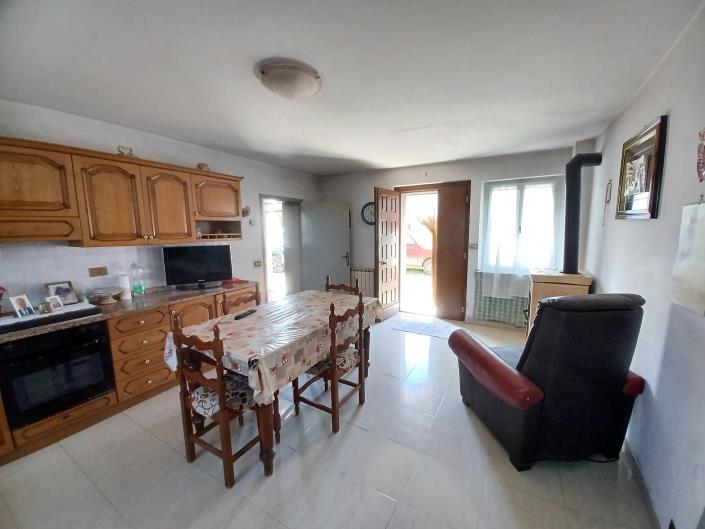 Image No.18-4 Bed Farmhouse for sale
