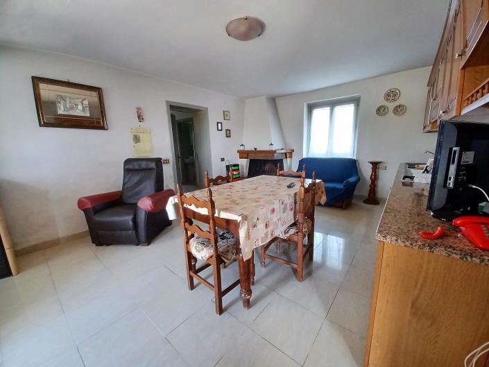 Image No.20-4 Bed Farmhouse for sale