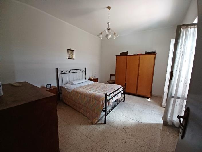 Image No.31-4 Bed Farmhouse for sale