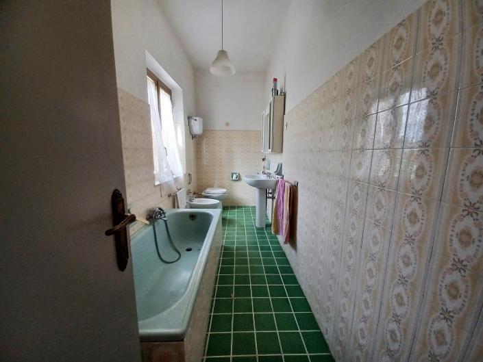 Image No.33-4 Bed Farmhouse for sale