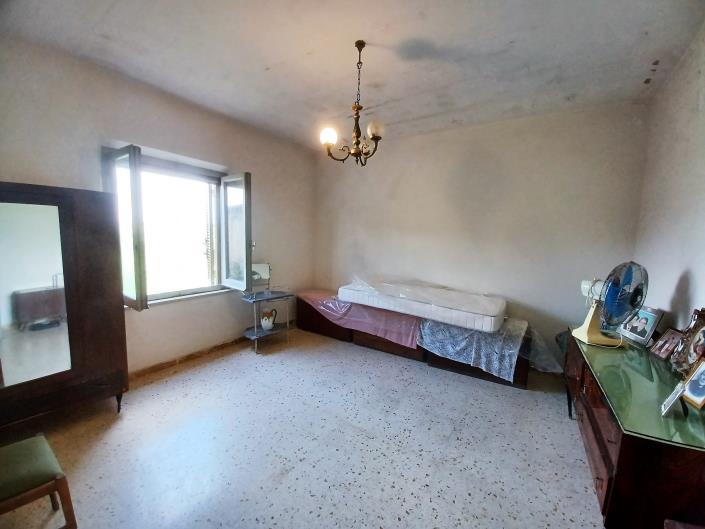 Image No.39-4 Bed Farmhouse for sale