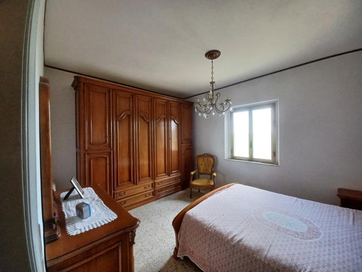 Image No.42-4 Bed Farmhouse for sale
