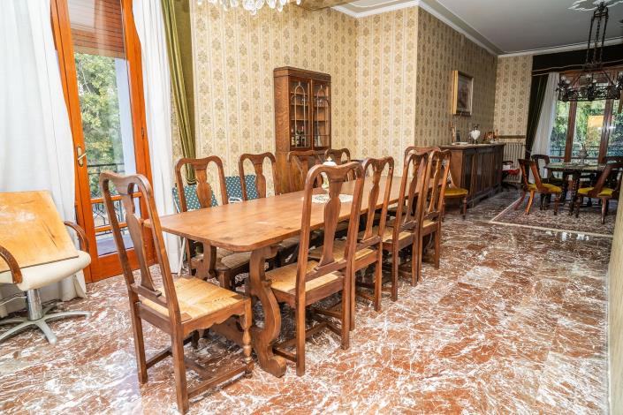 Image No.28-5 Bed Villa / Detached for sale