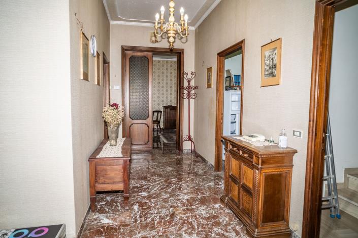 Image No.33-5 Bed Villa / Detached for sale