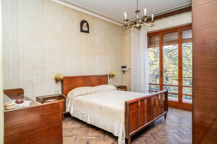 Image No.35-5 Bed Villa / Detached for sale