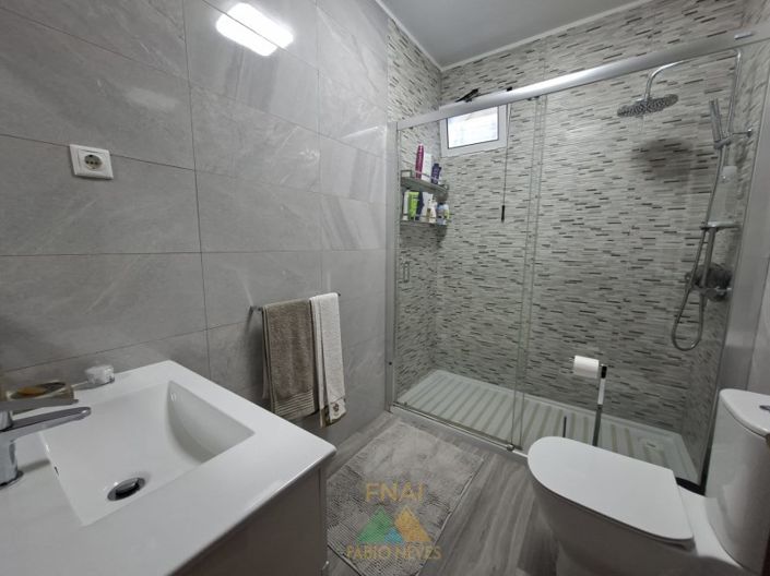 Image No.5-5 Bed House for sale
