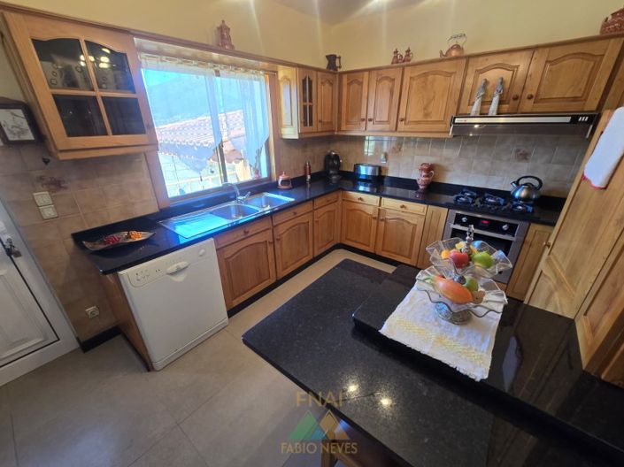 Image No.6-5 Bed House for sale