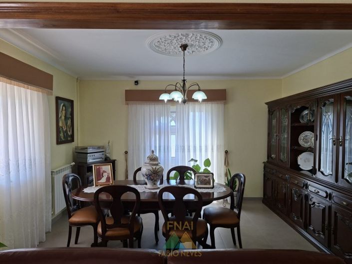 Image No.7-5 Bed House for sale