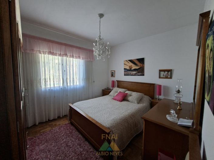 Image No.9-5 Bed House for sale