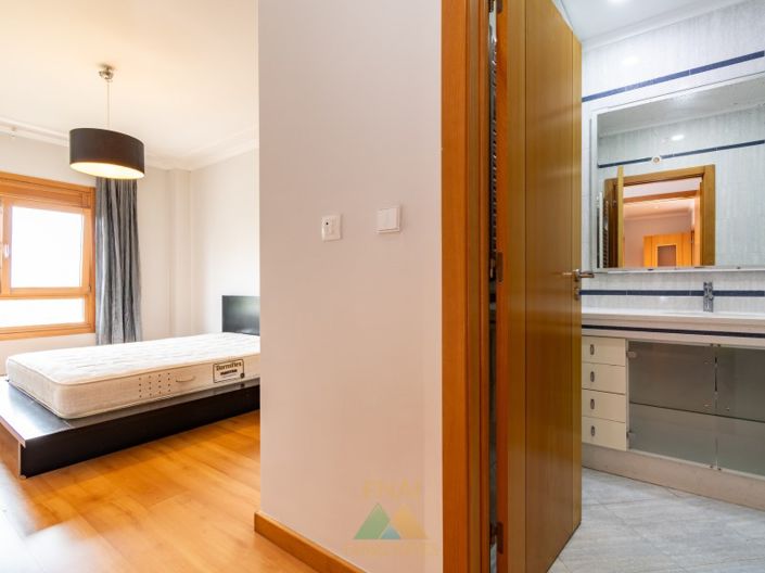 Image No.9-3 Bed Apartment for sale
