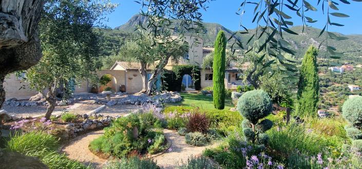 Image No.27-6 Bed Villa / Detached for sale